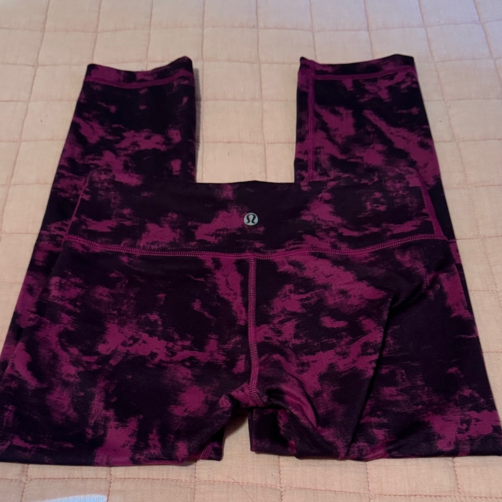 lululemon Leggings - Black/Pink 21” size 4  EUC